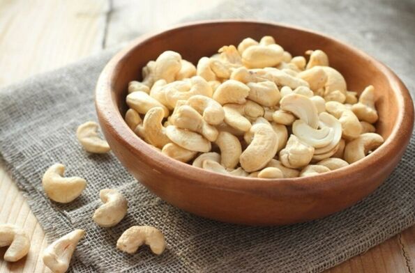 Cashews in the men's menu have a positive effect on the quality of intimate life. 
